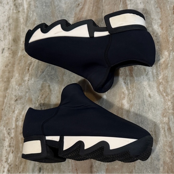 Women’s iRi WES I Black Outline Low Top Sneaker- Size 37.5 - Picture 7 of 14